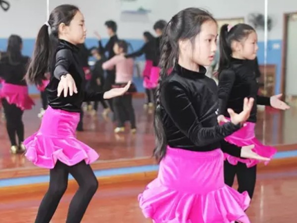 天一教育集团舞蹈部——日常优秀学员