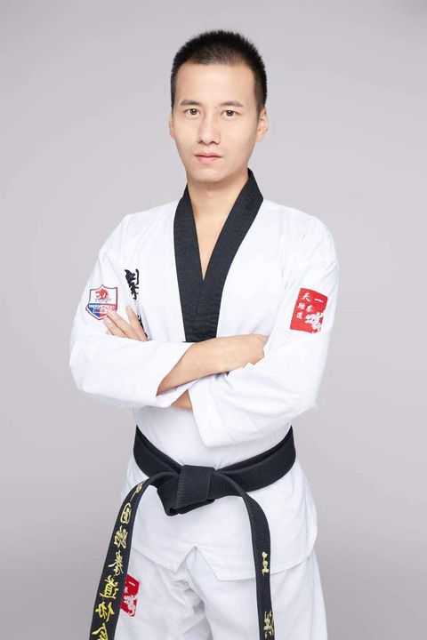 王洪(跆拳道特级教练)